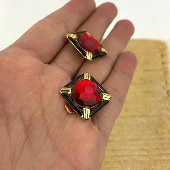VTG Gold Tone Clip On Earrings Red Rhinestone Center Square - Picture 2 of 10